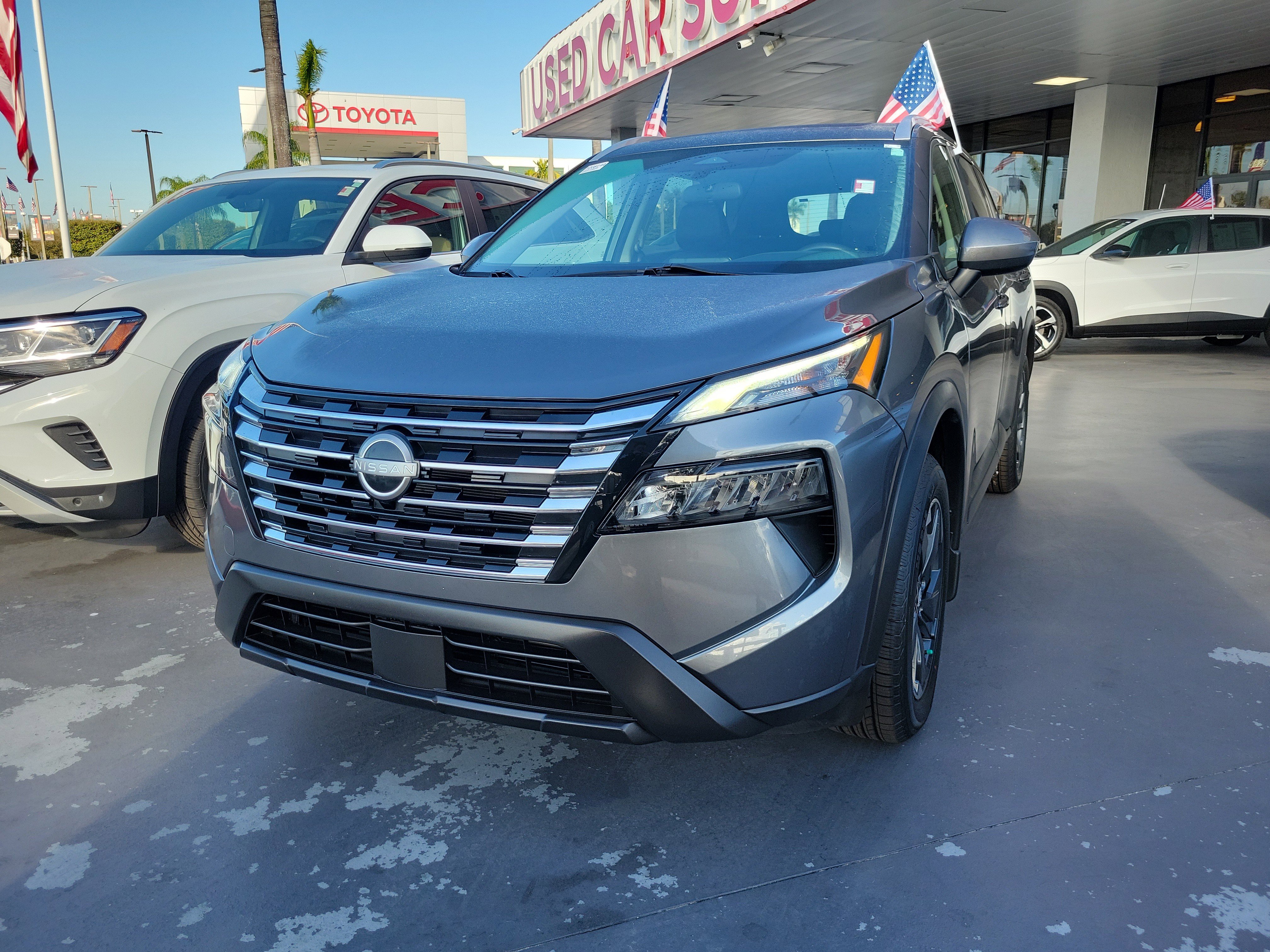 Used 2024 Nissan Rogue SV w/ SV Premium Package image 5