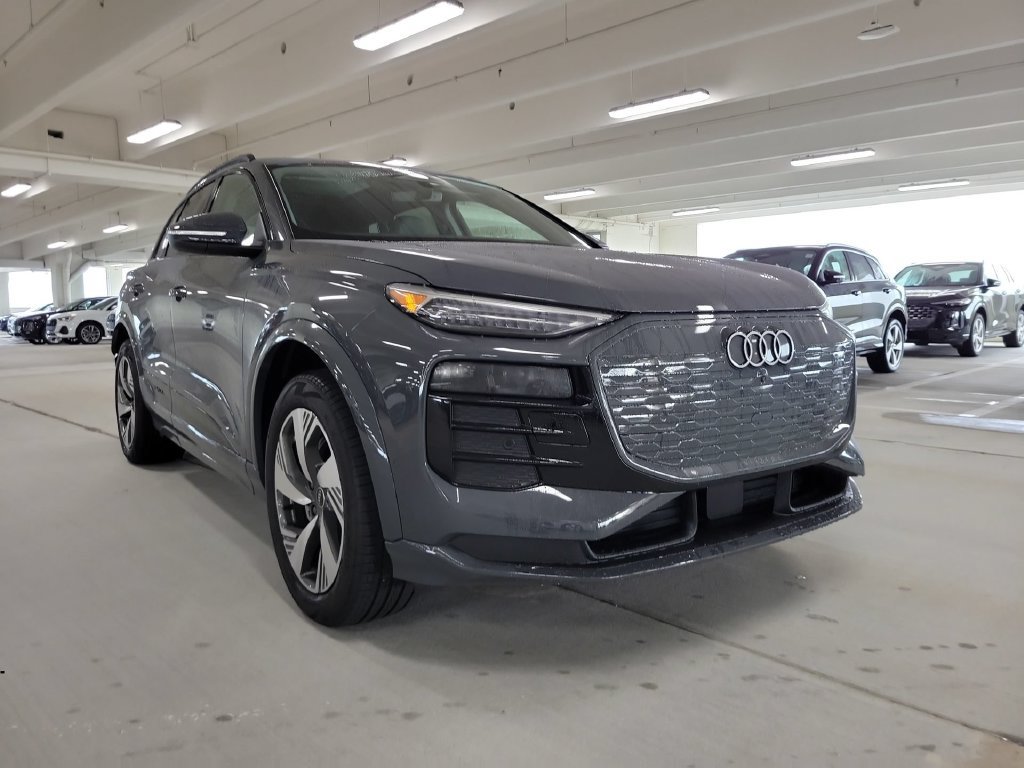 Used 2025 Audi Q6 e-tron Premium Plus w/ Premium Plus AWD/4WD image 2