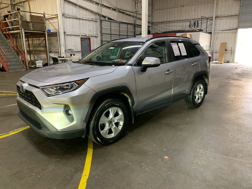 Used 2021 Toyota RAV4 XLE image 2