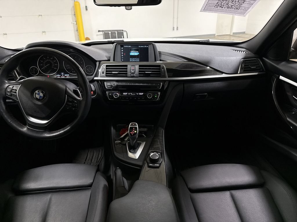 Used 2018 BMW 330i xDrive Sedan AWD/4WD image 10