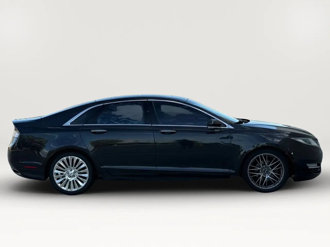 Used 2013 Lincoln MKZ FWD image 8