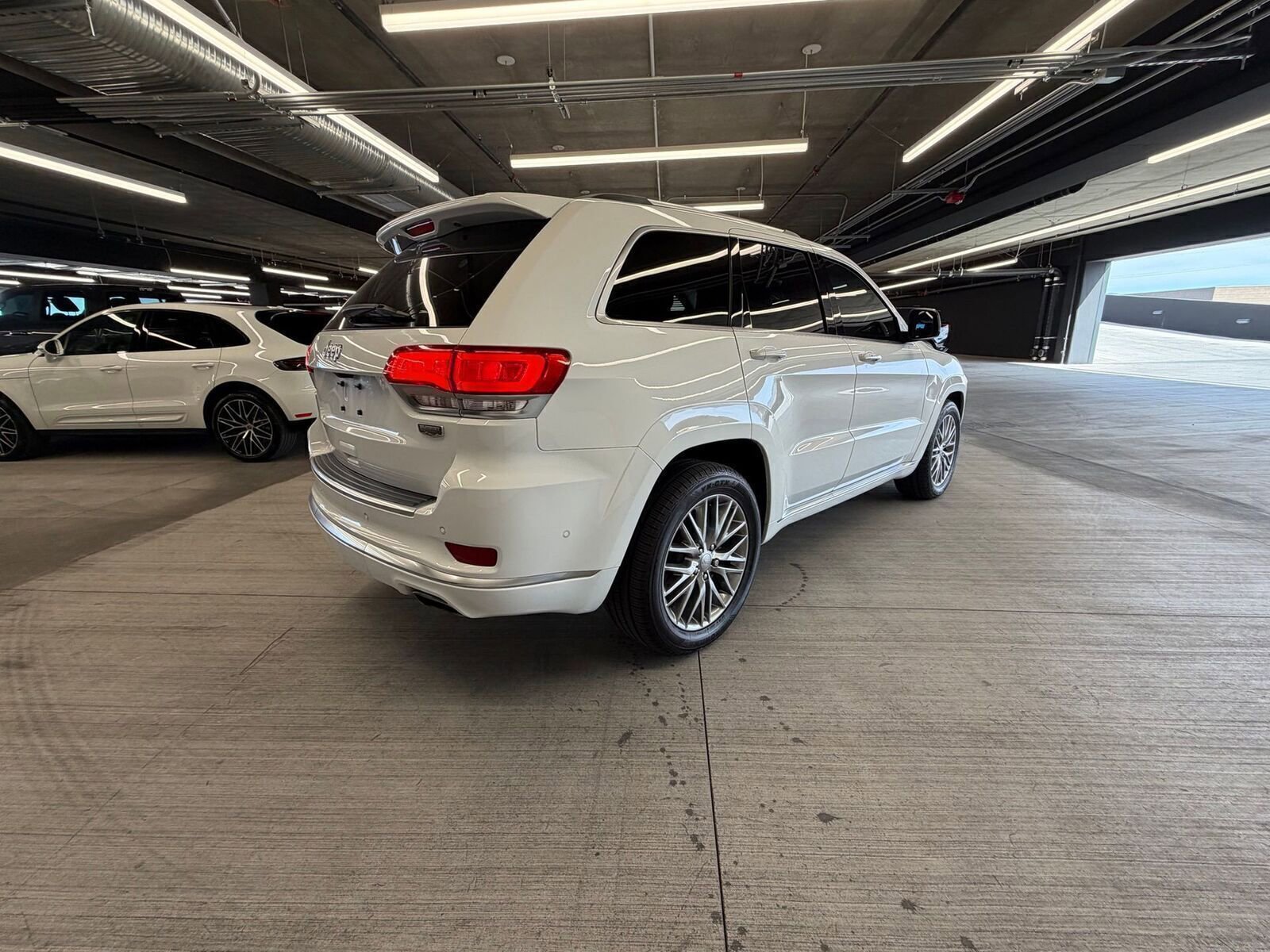 Used 2018 Jeep Grand Cherokee Summit w/ Platinum Series Group image 4