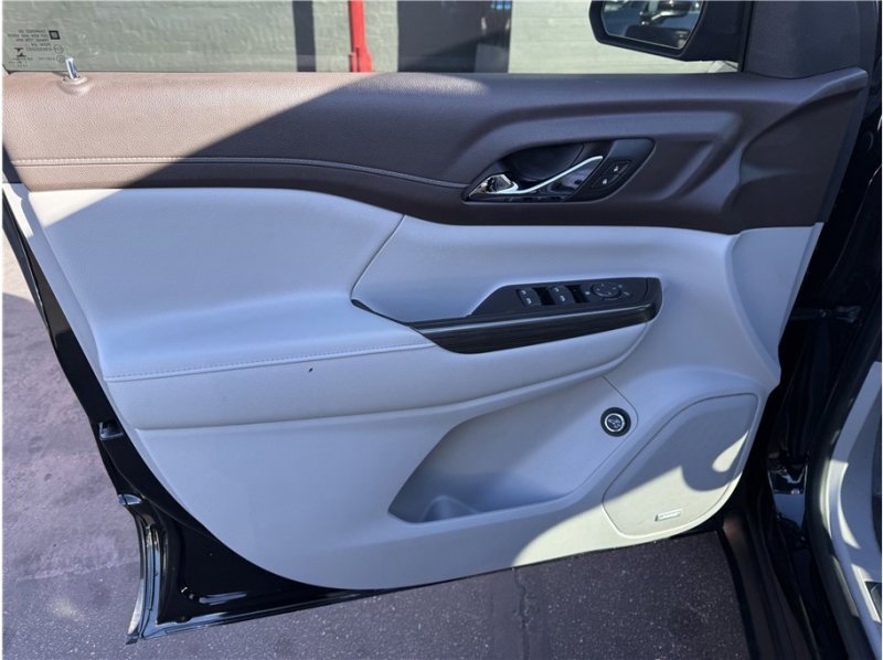 Used 2019 GMC Acadia SLT image 13