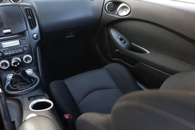 Used 2016 Nissan 370Z Coupe RWD image 19