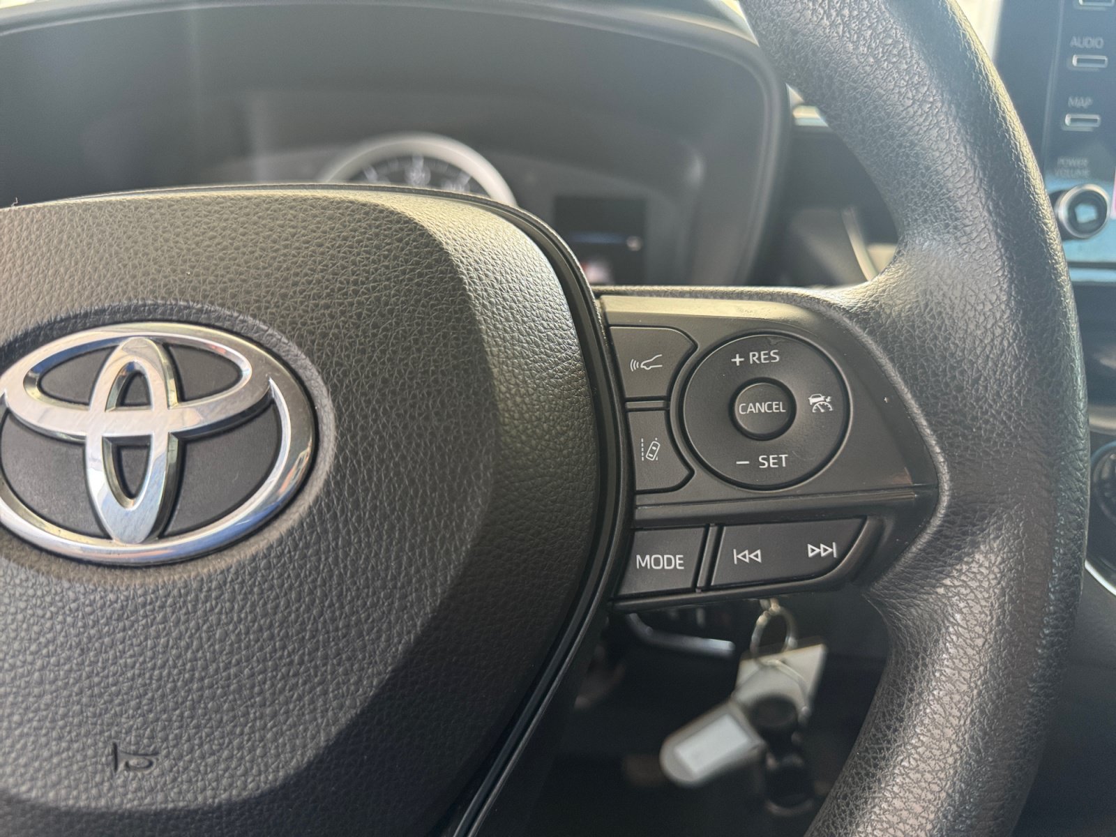 Used 2020 Toyota Corolla LE w/ Carpet Mat Package (TMS) FWD image 17