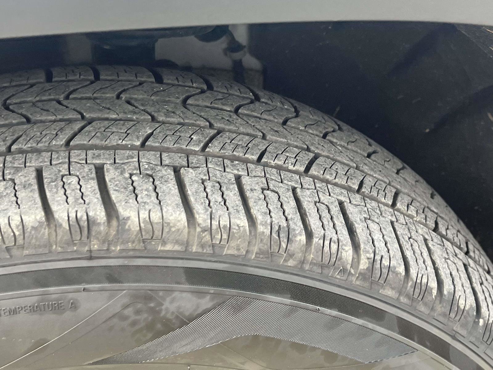 Used 2023 GMC Acadia SLT image 11