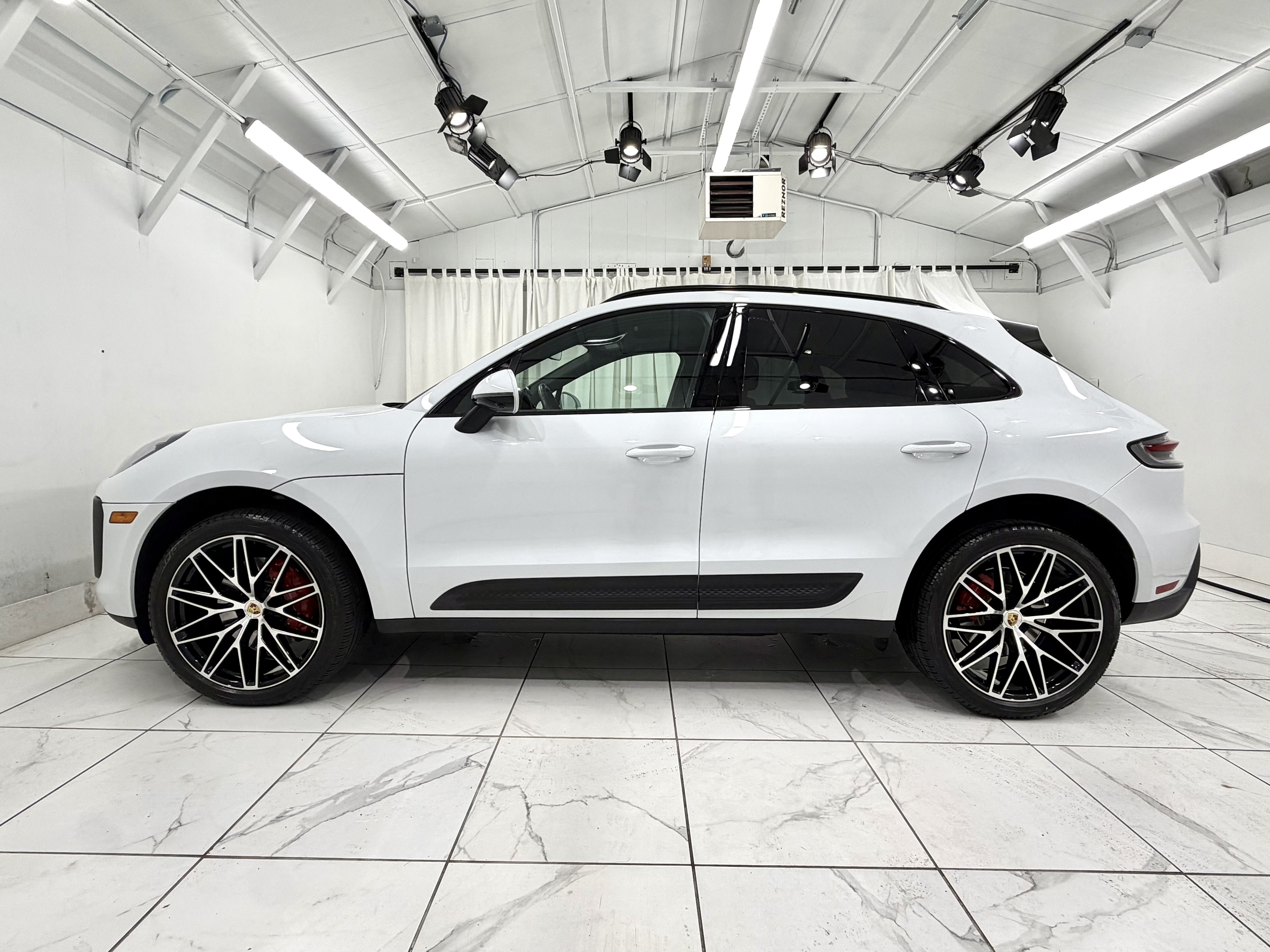 Certified 2024 Porsche Macan S AWD/4WD image 15