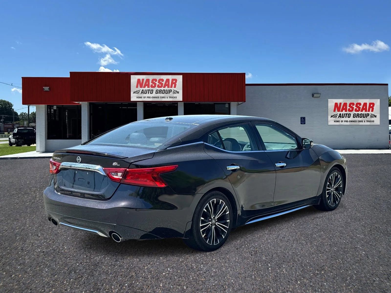 Used 2017 Nissan Maxima 3.5 SL w/ Interior Lighting Package FWD image 4