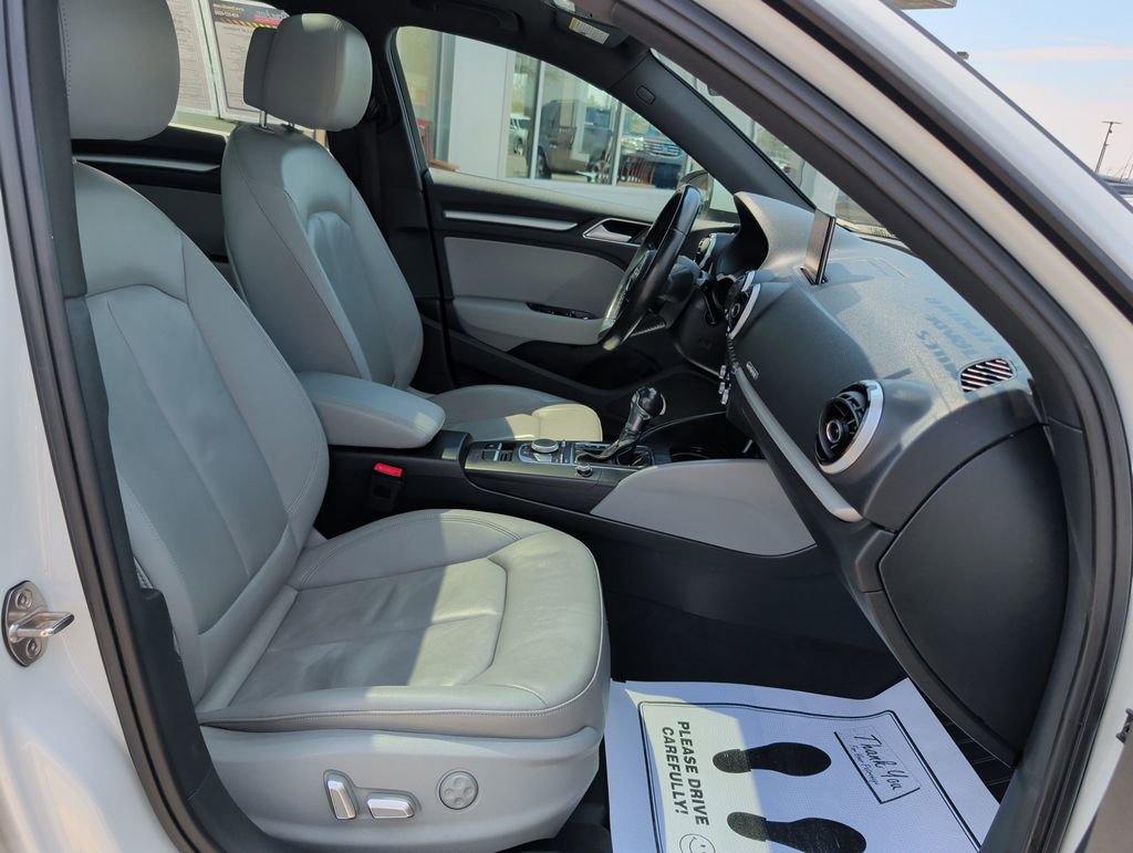 Used 2017 Audi A3 e-tron Premium image 22