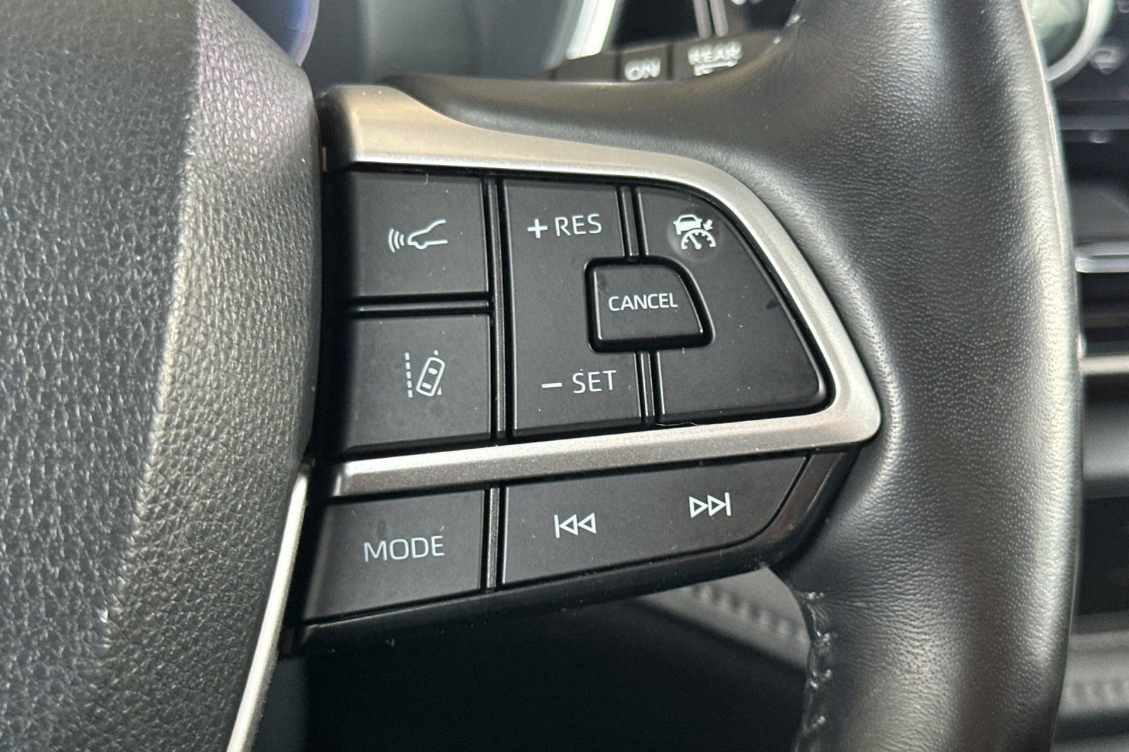 Used 2023 Toyota Highlander Limited image 30