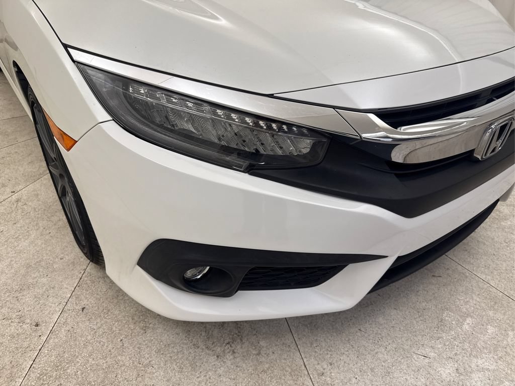 Used 2018 Honda Civic Touring image 13