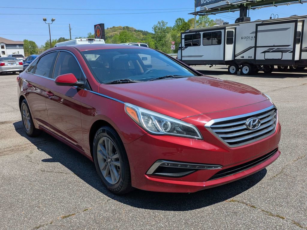 Used 2015 Hyundai Sonata SE w/ Cargo Package image 2
