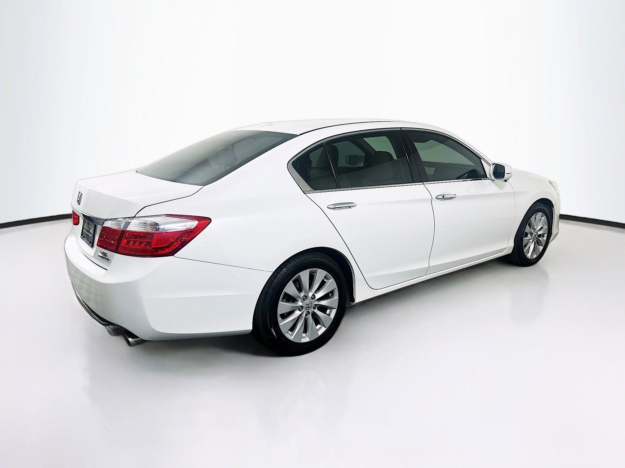 Used 2015 Honda Accord Touring image 9
