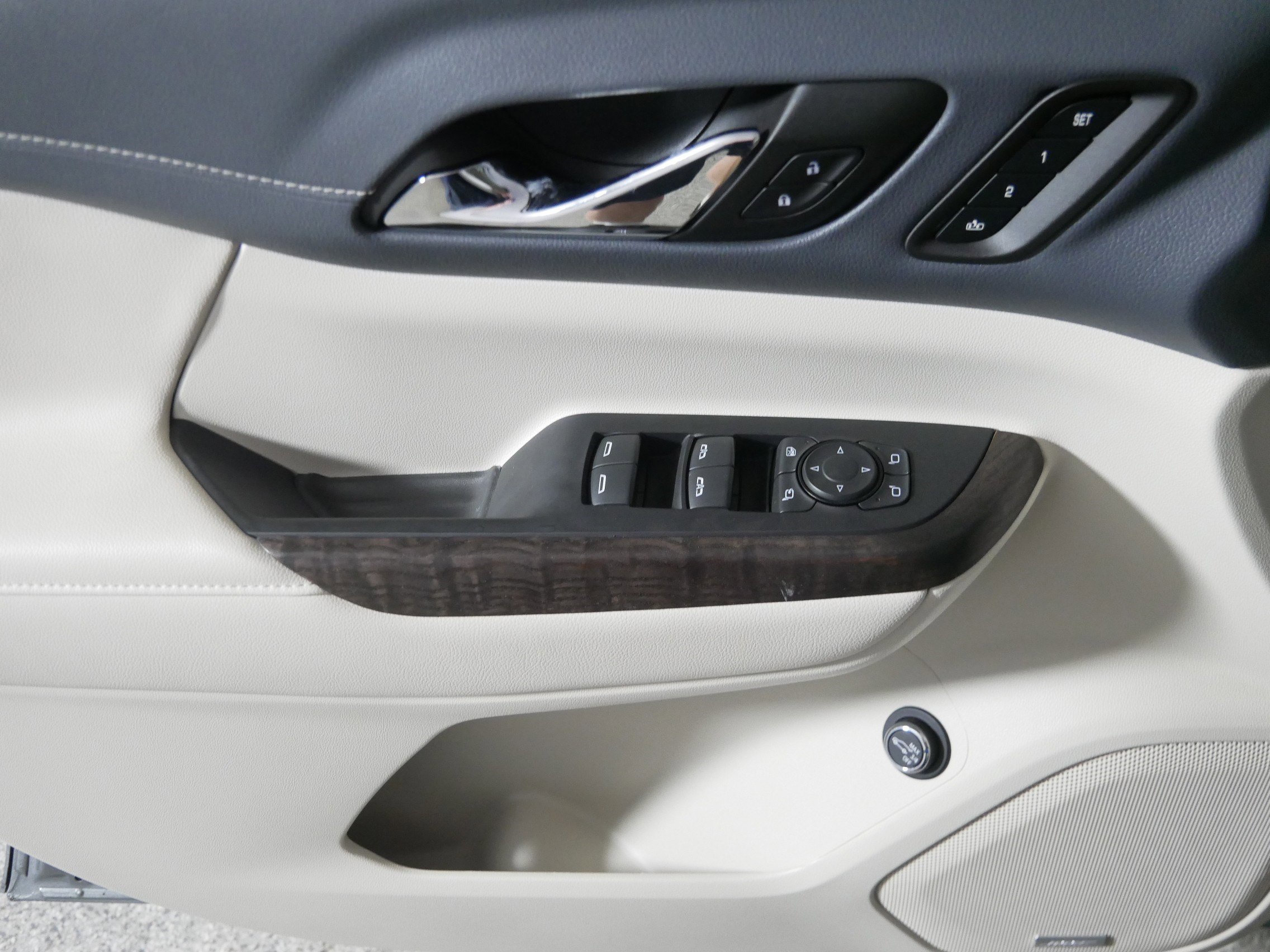 Used 2023 GMC Acadia Denali w/ Denali Ultimate Package image 19