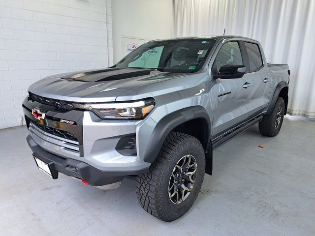 Used 2024 Chevrolet Colorado ZR2 w/ ZR2 Convenience Package III AWD/4WD image 2