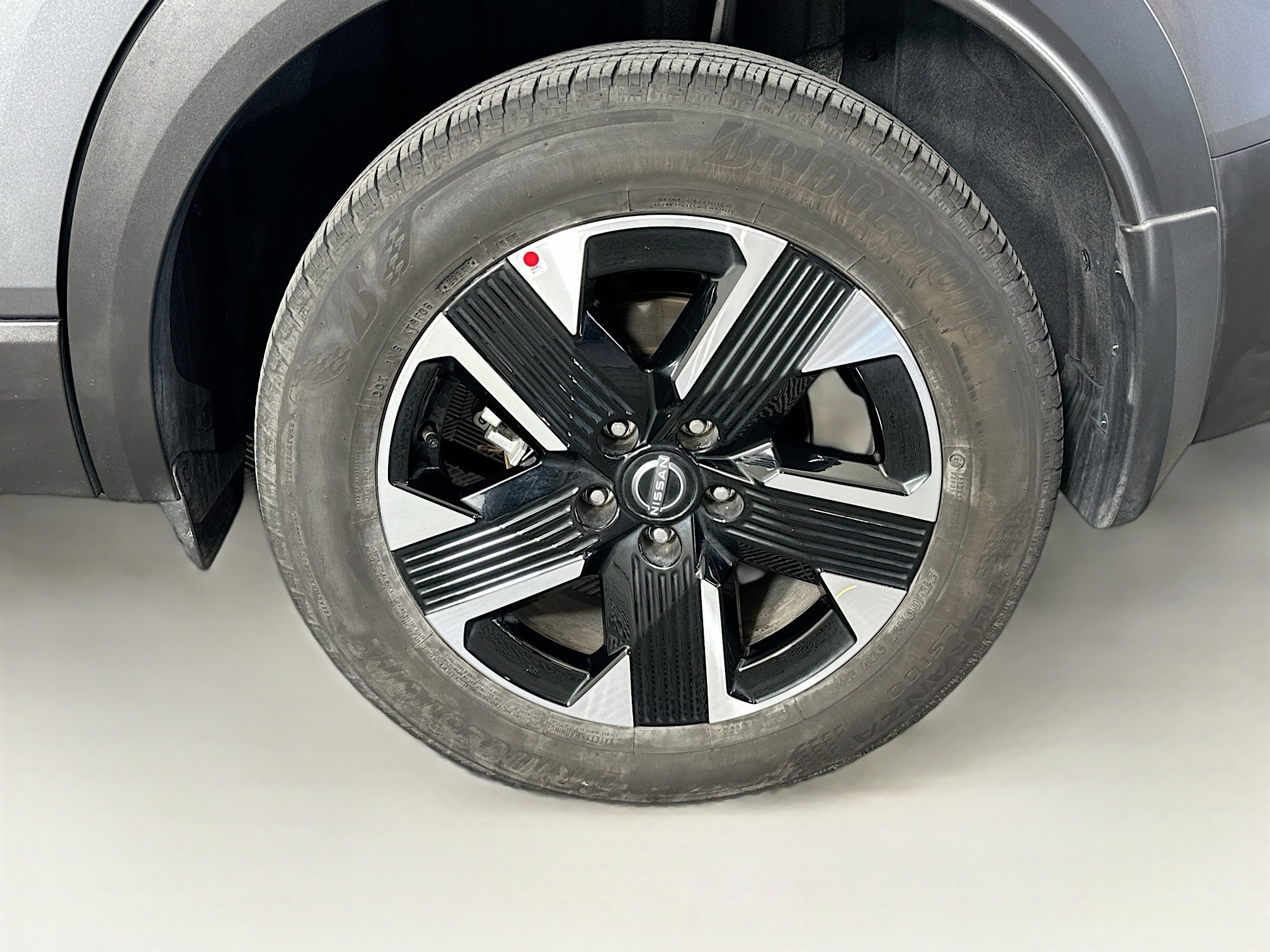 Used 2025 Nissan Kicks SR AWD/4WD image 11