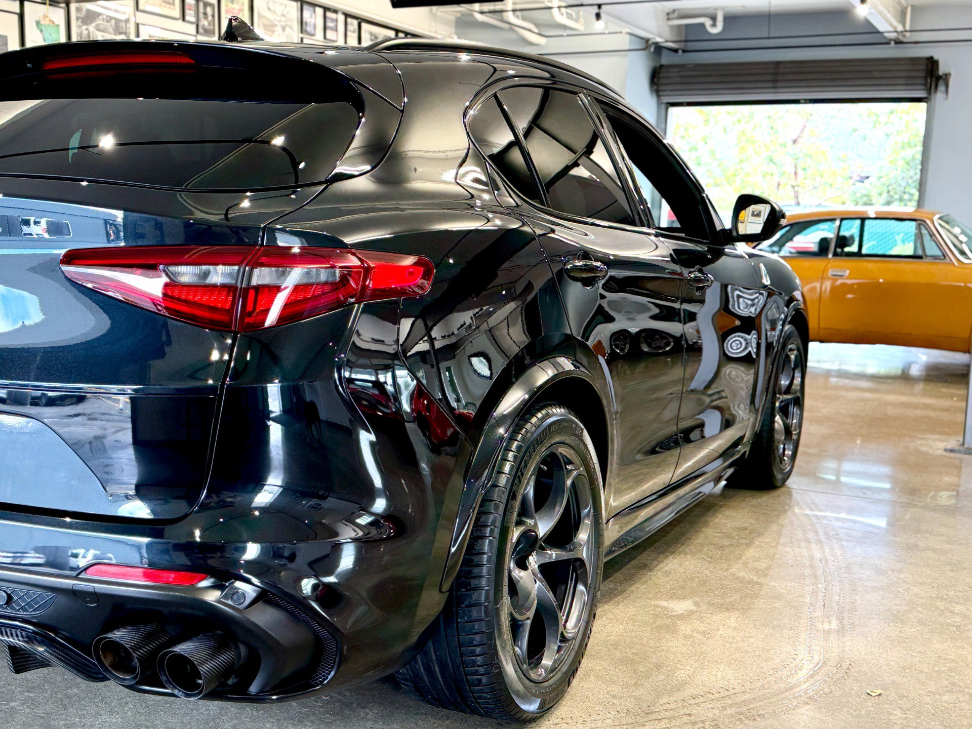 Used 2018 Alfa Romeo Stelvio Quadrifoglio w/ Driver Assist Dynamic Package AWD/4WD image 29