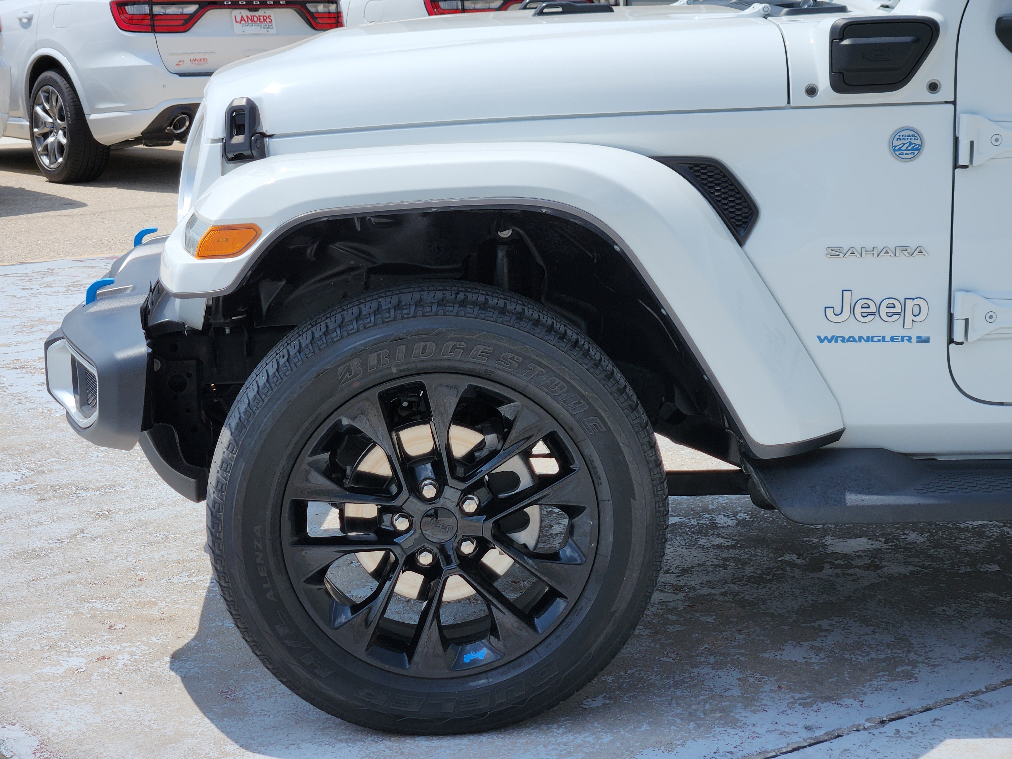 Used 2023 Jeep Wrangler Unlimited Sahara w/ Cold Weather Group AWD/4WD image 9