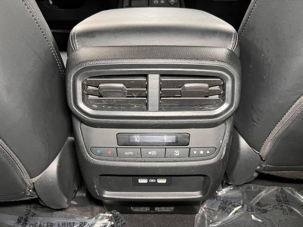 Used 2023 Honda Pilot Touring image 32