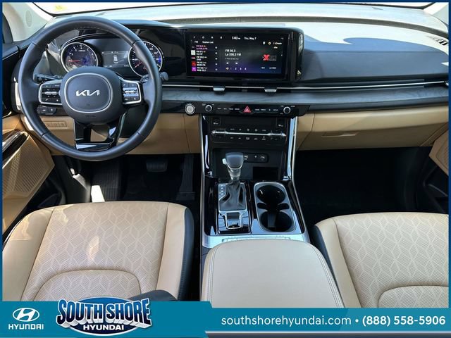 Used 2024 Kia Carnival EX FWD image 16