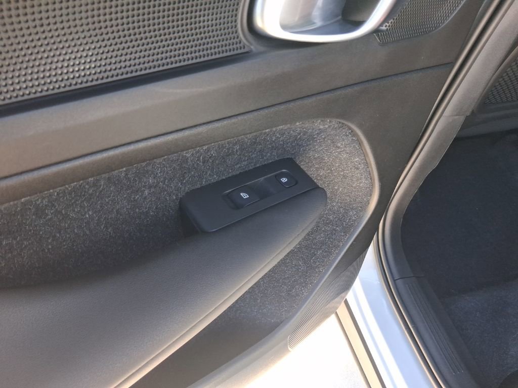 Used 2020 Volvo XC40 T5 Inscription image 12