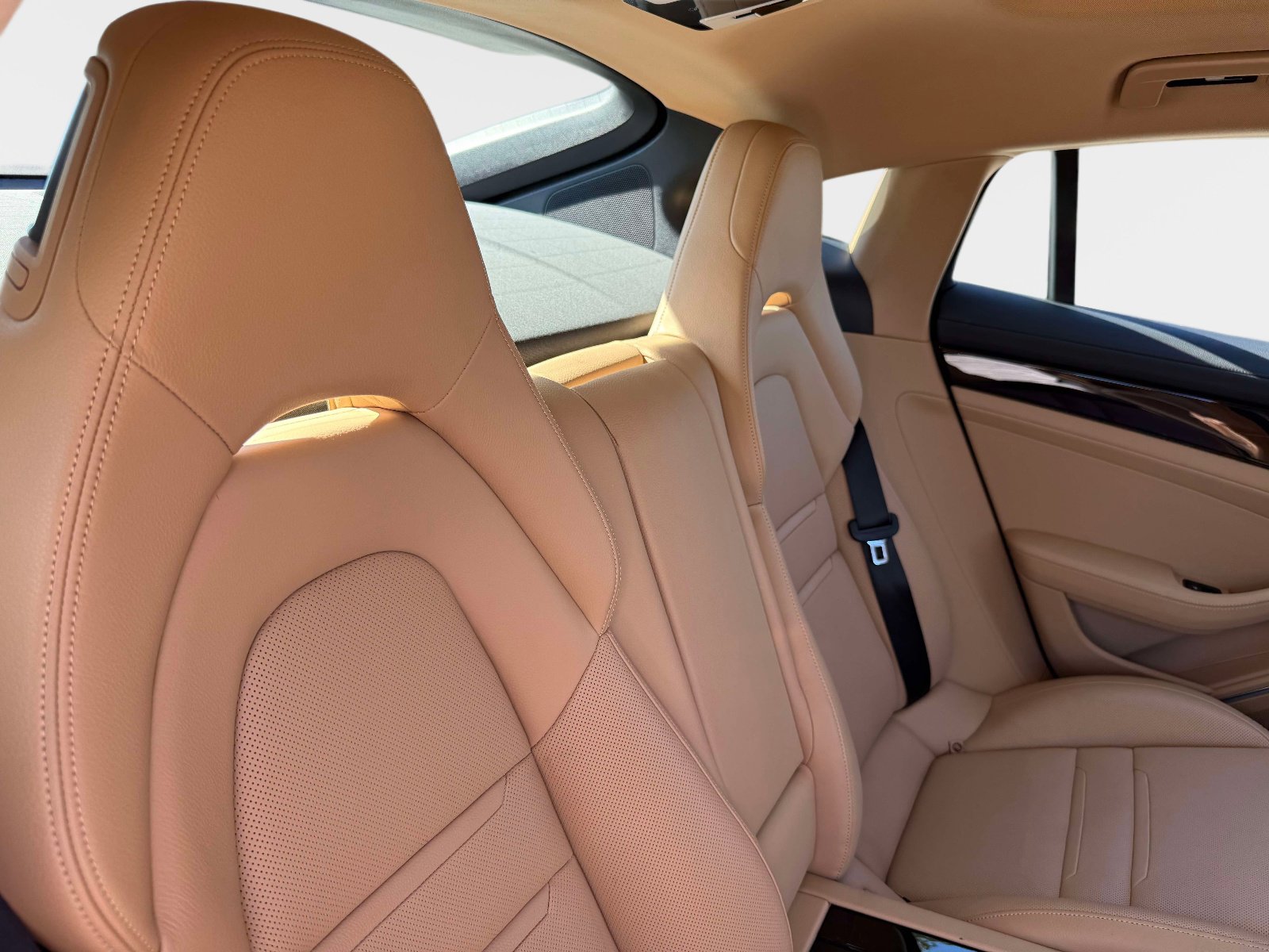 Used 2022 Porsche Panamera 4 image 31