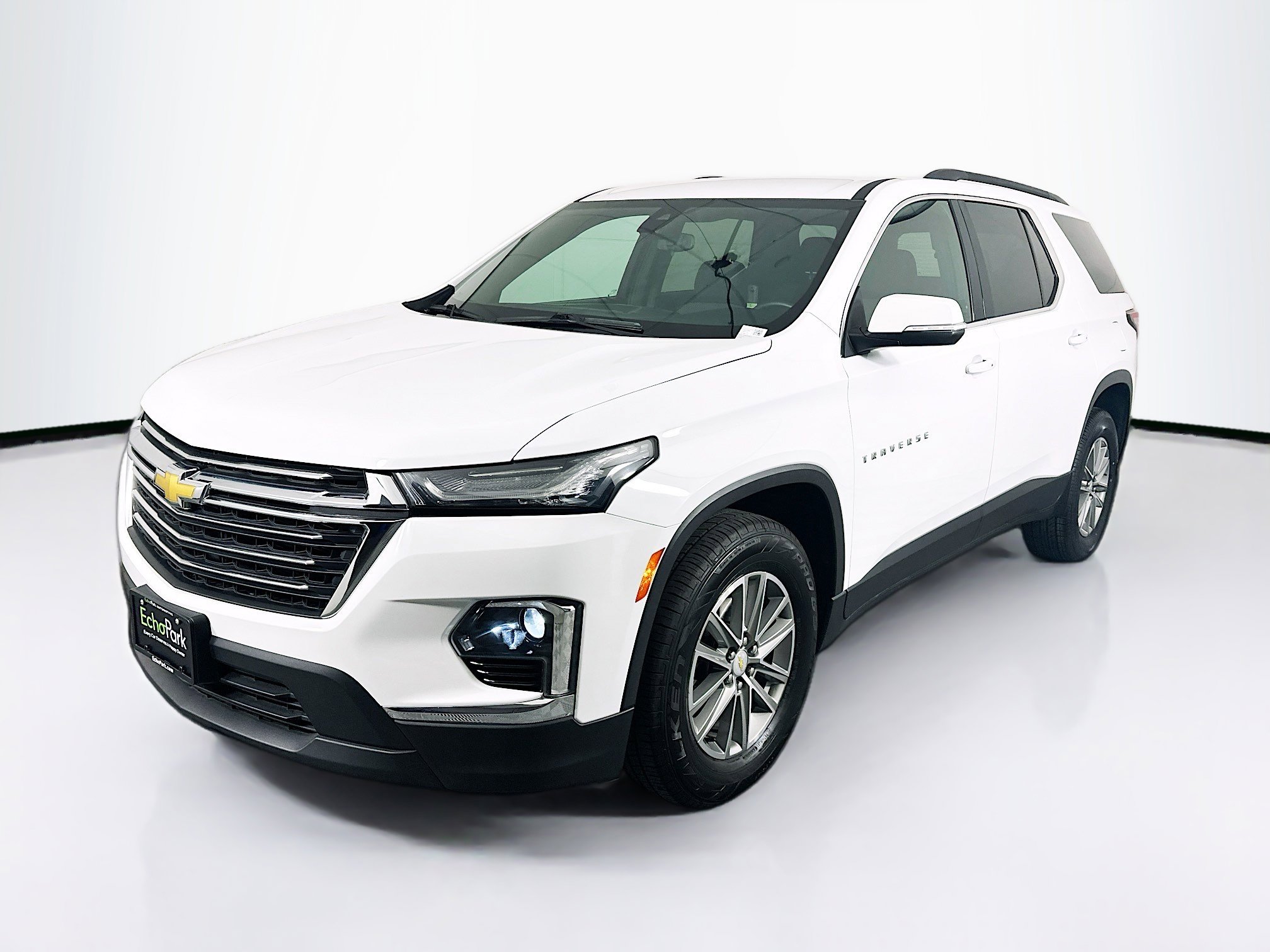Used 2023 Chevrolet Traverse LT image 3