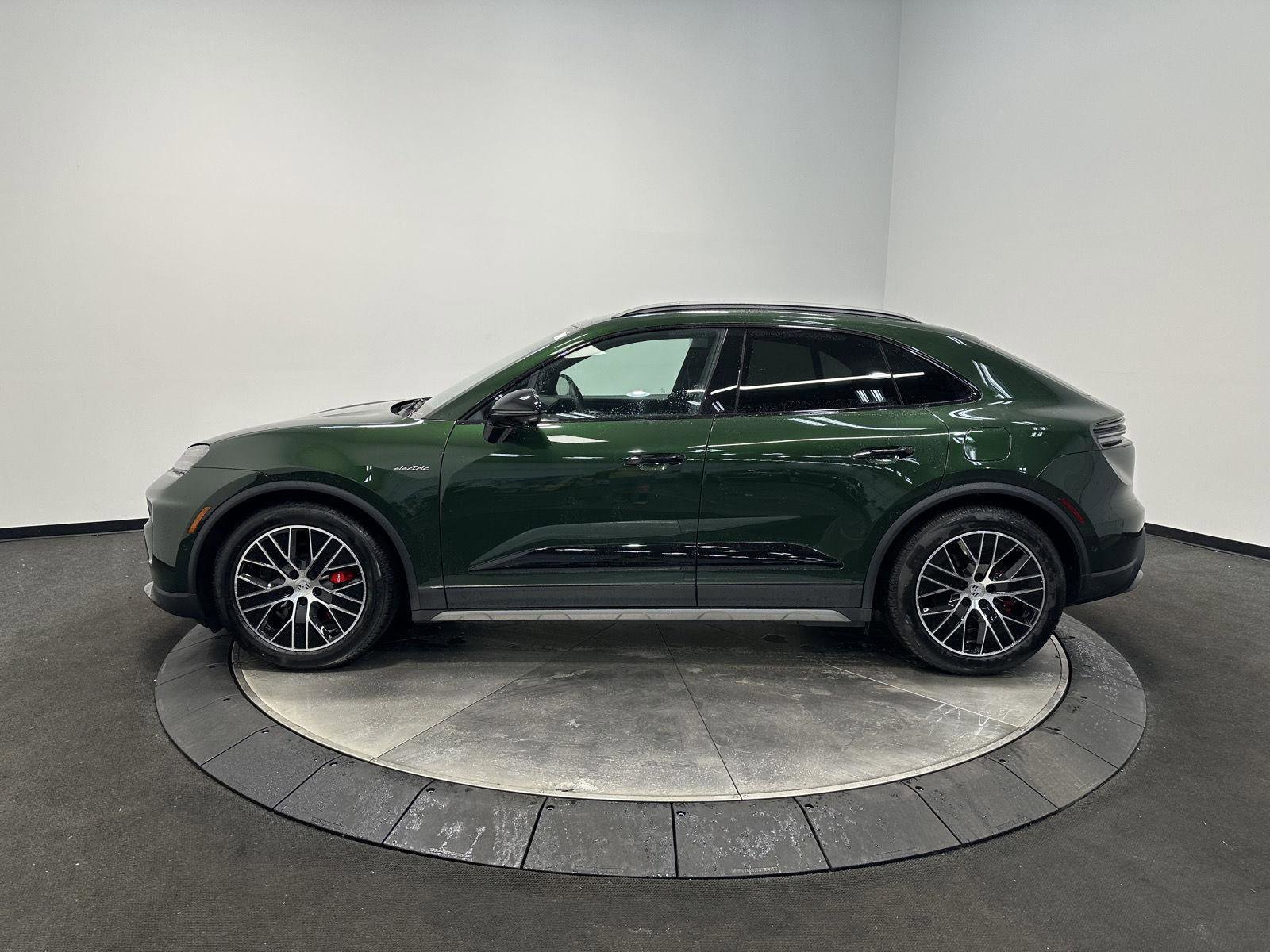 New 2025 Porsche Macan 4S Electric AWD/4WD image 2