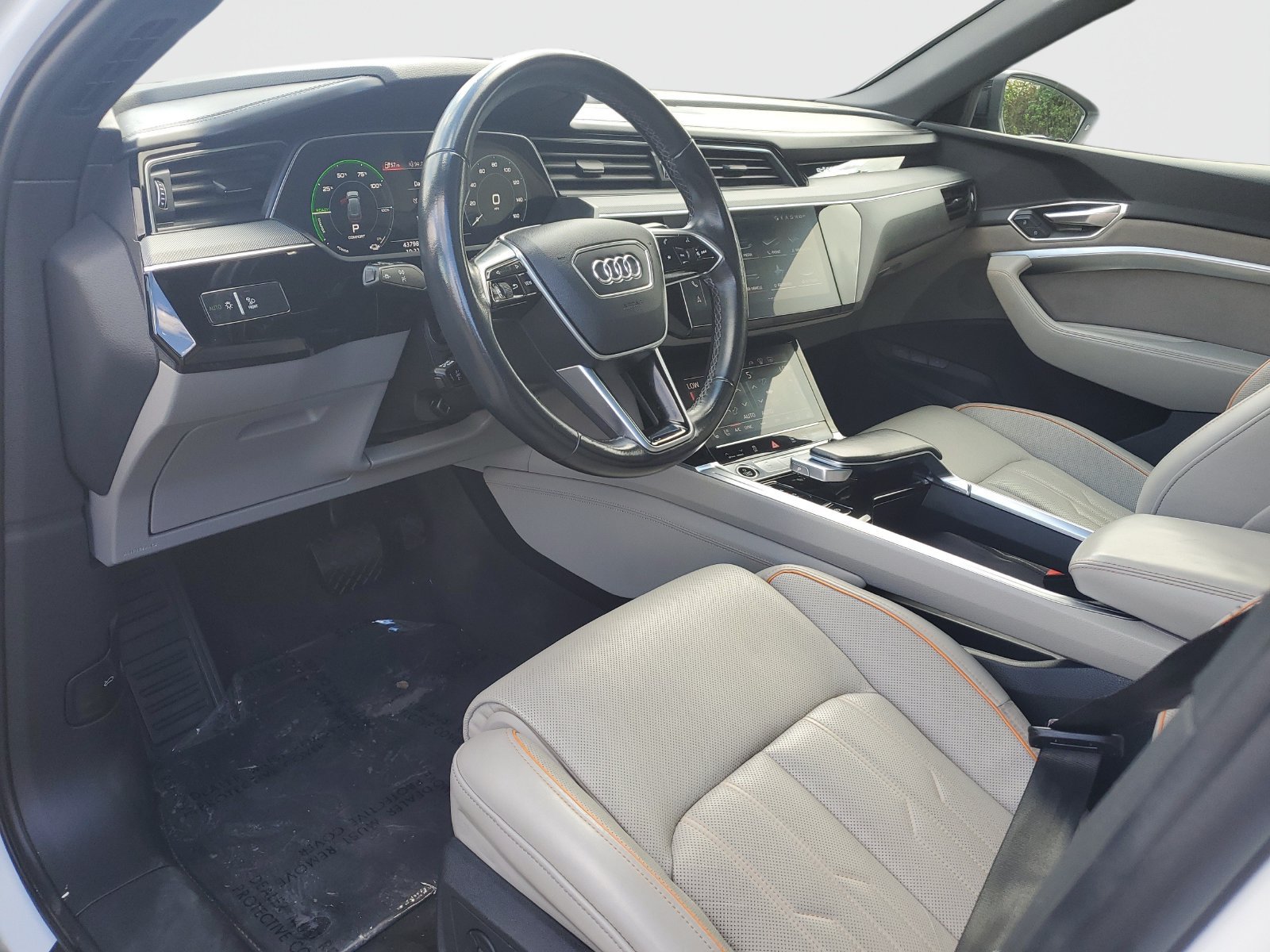 Used 2024 Audi Q8 e-tron Premium Plus AWD/4WD image 19