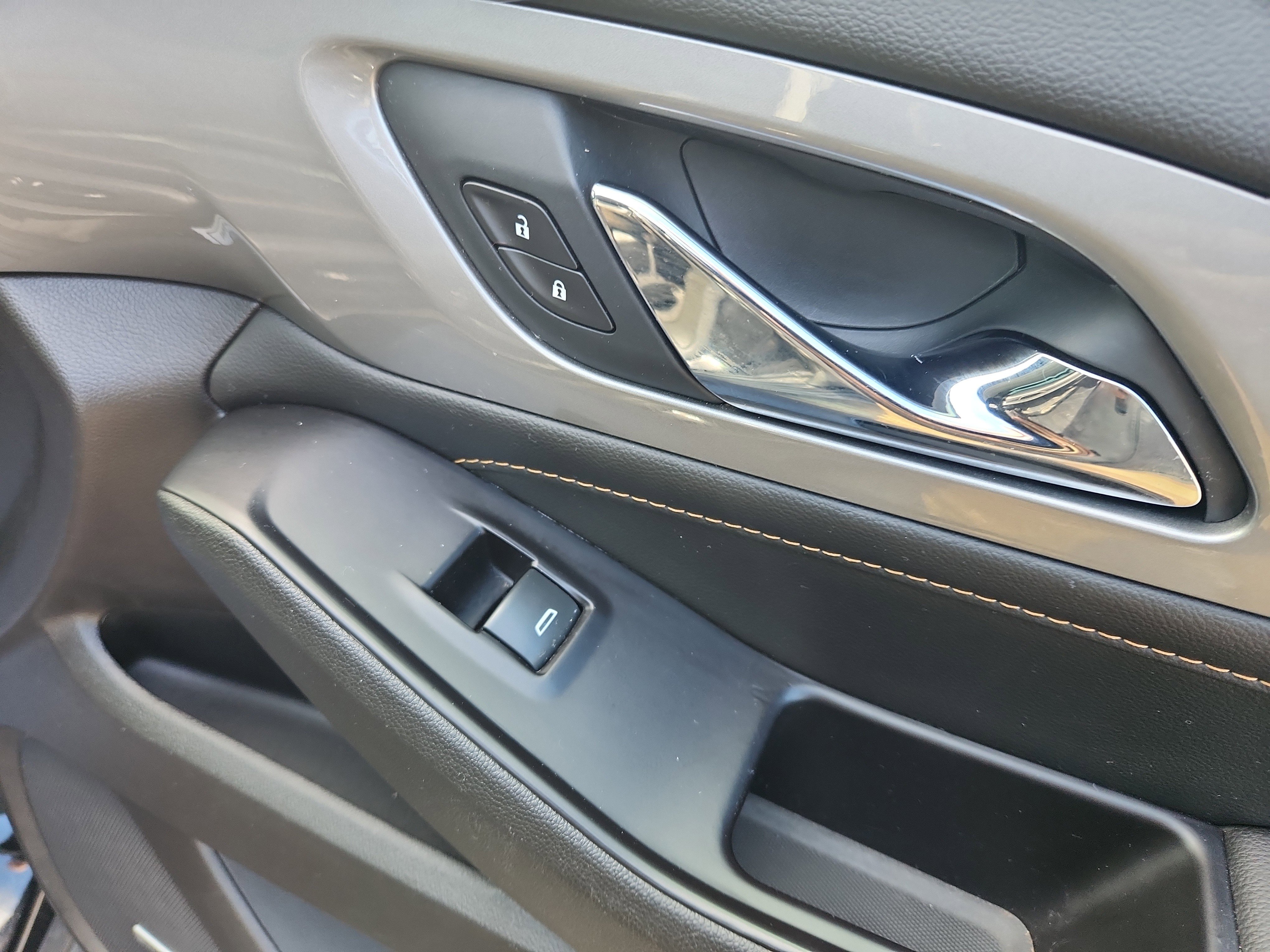 Used 2020 Chevrolet Traverse LT w/ LT Premium Package image 53