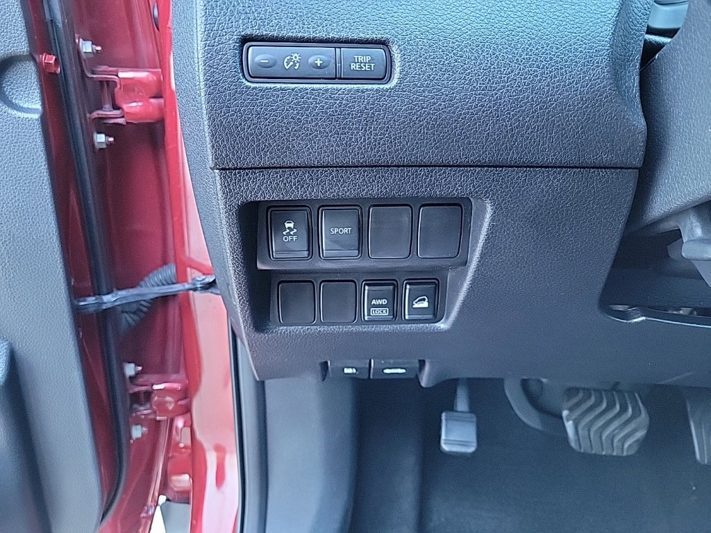 Used 2014 Nissan Rogue S AWD/4WD image 28