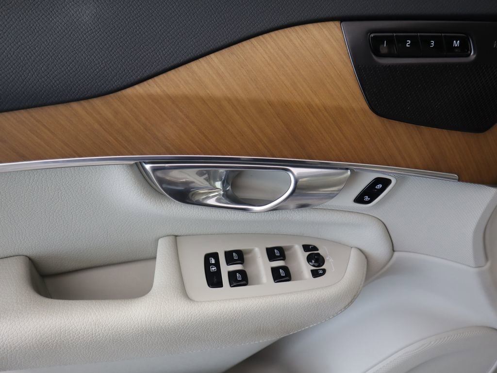 Used 2022 Volvo XC90 T8 Inscription Expression image 25