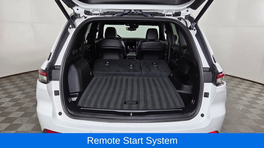 Used 2023 Jeep Grand Cherokee Altitude image 11