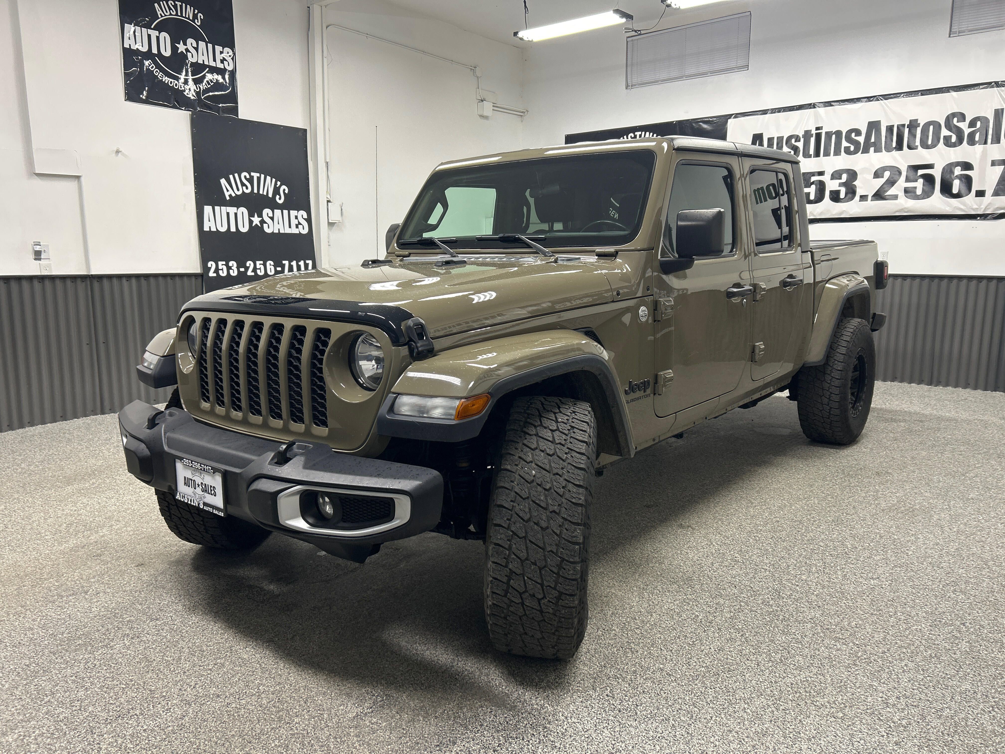 Used 2020 Jeep Gladiator Sport w/ Technology Group AWD/4WD image 3