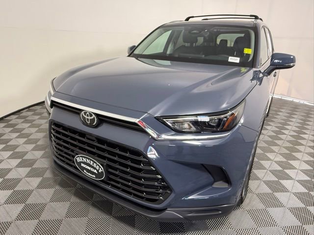 Used 2024 Toyota Grand Highlander XLE AWD/4WD image 2