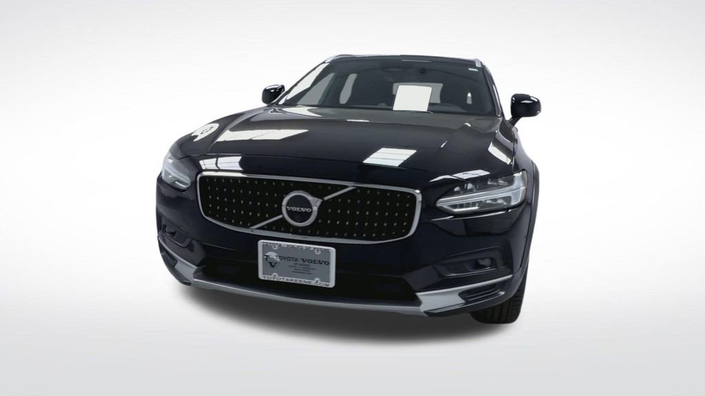 Used 2025 Volvo V90 B6 Cross Country Ultra w/ Climate Package AWD/4WD image 3