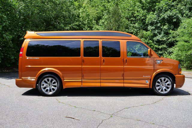 Used 2025 GMC Savana 2500 Extended w/ Driver Convenience Package RWD image 9