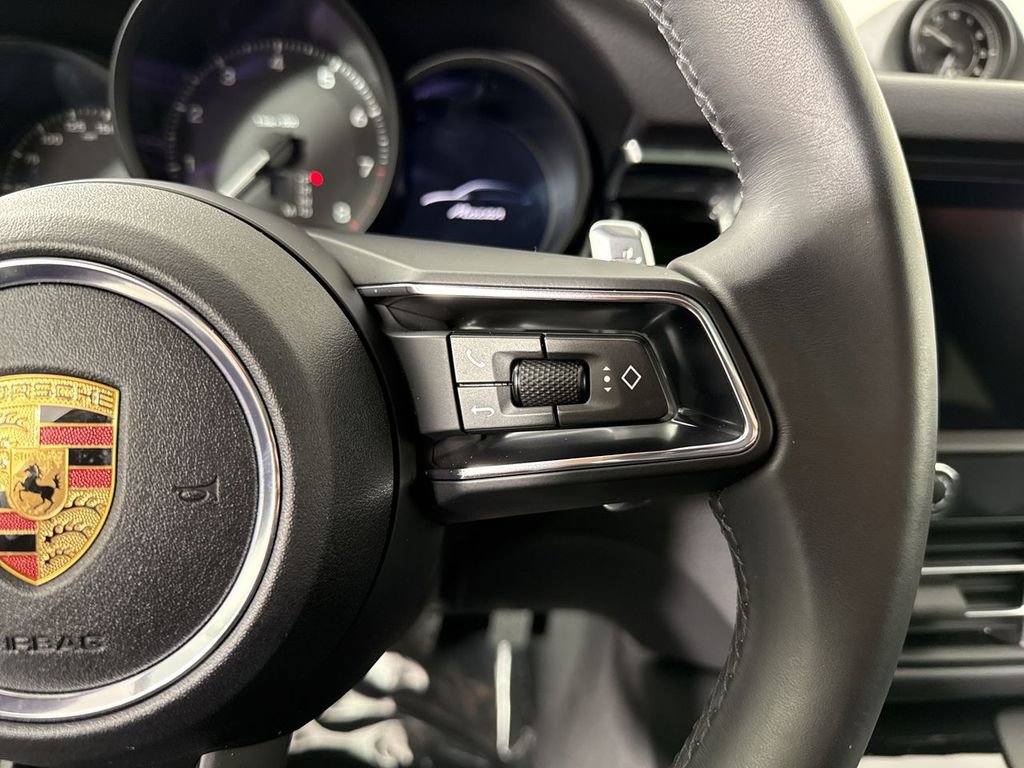 Certified 2025 Porsche Macan image 39