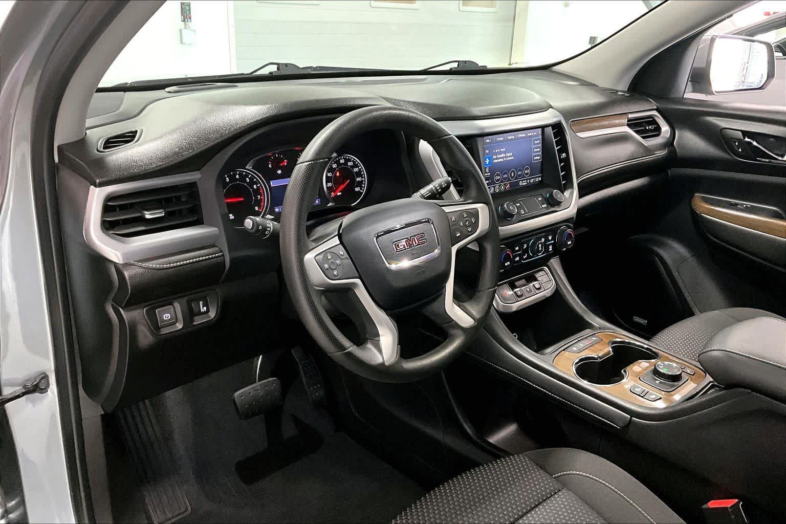 Used 2023 GMC Acadia SLE w/ Driver Convenience Package AWD/4WD image 2