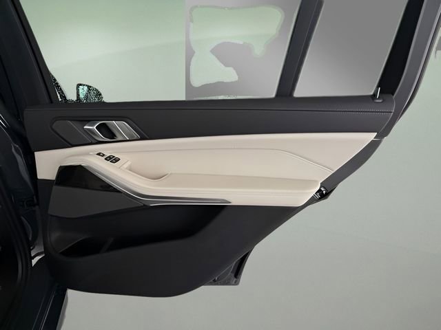 Used 2026 BMW X7 xDrive40i w/ M Sport Package image 23