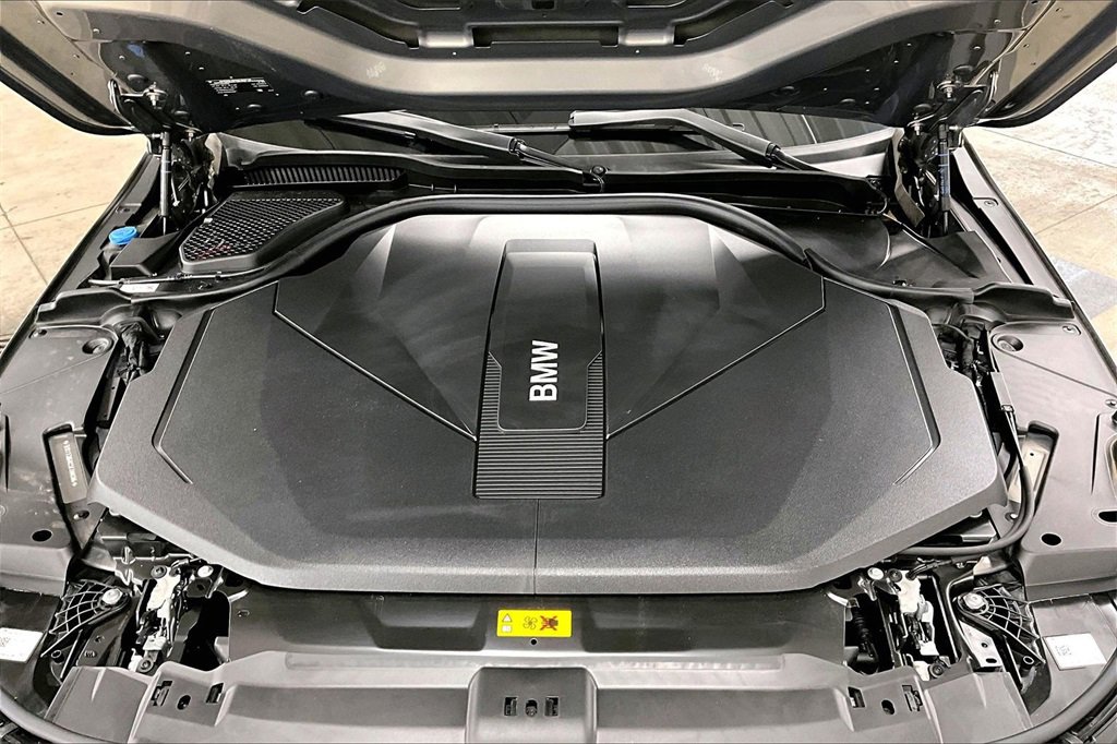 Used 2025 BMW i5 xDrive40 w/ Premium Package image 28