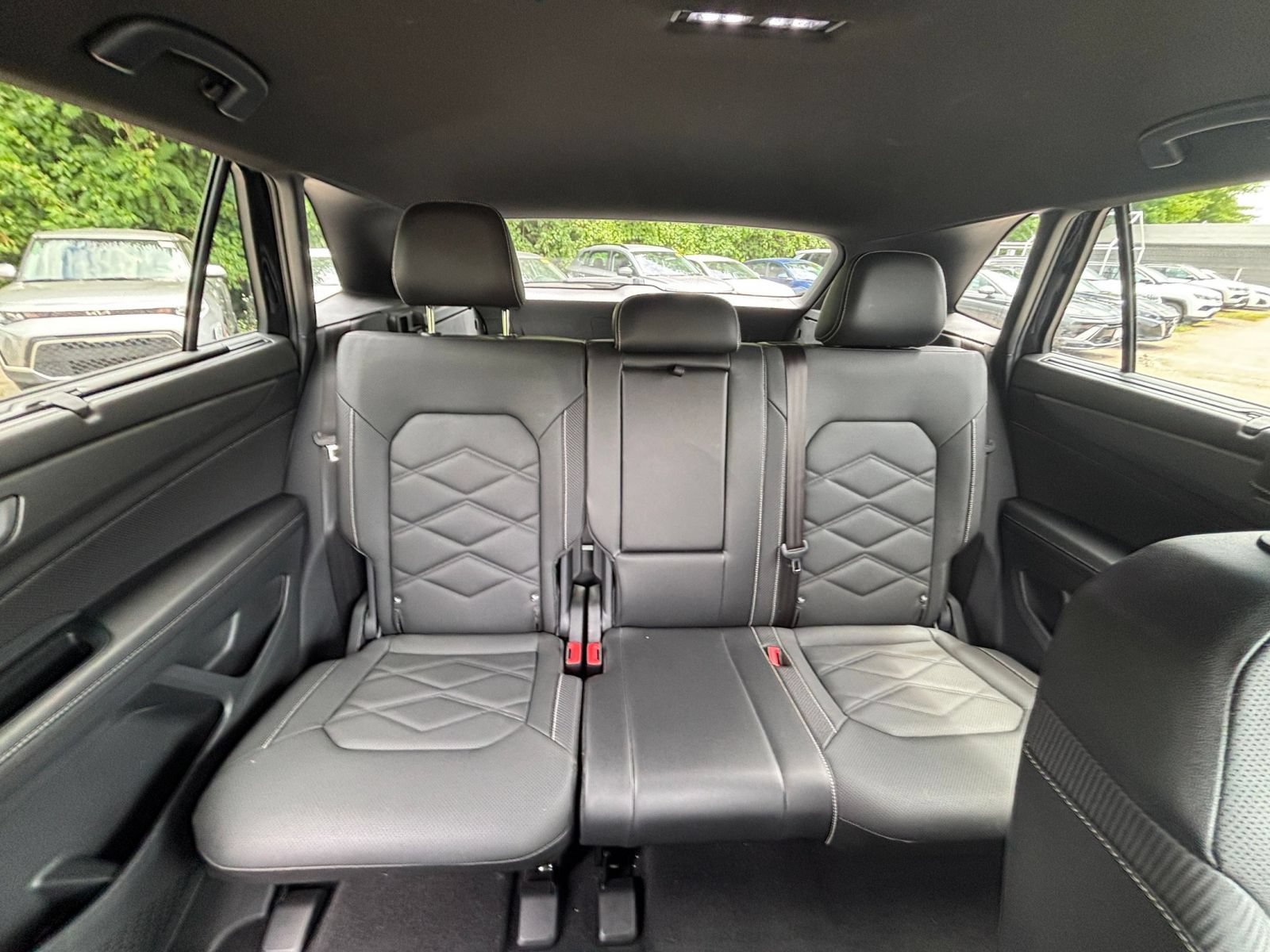 Used 2025 Volkswagen Atlas Cross Sport SE FWD image 39