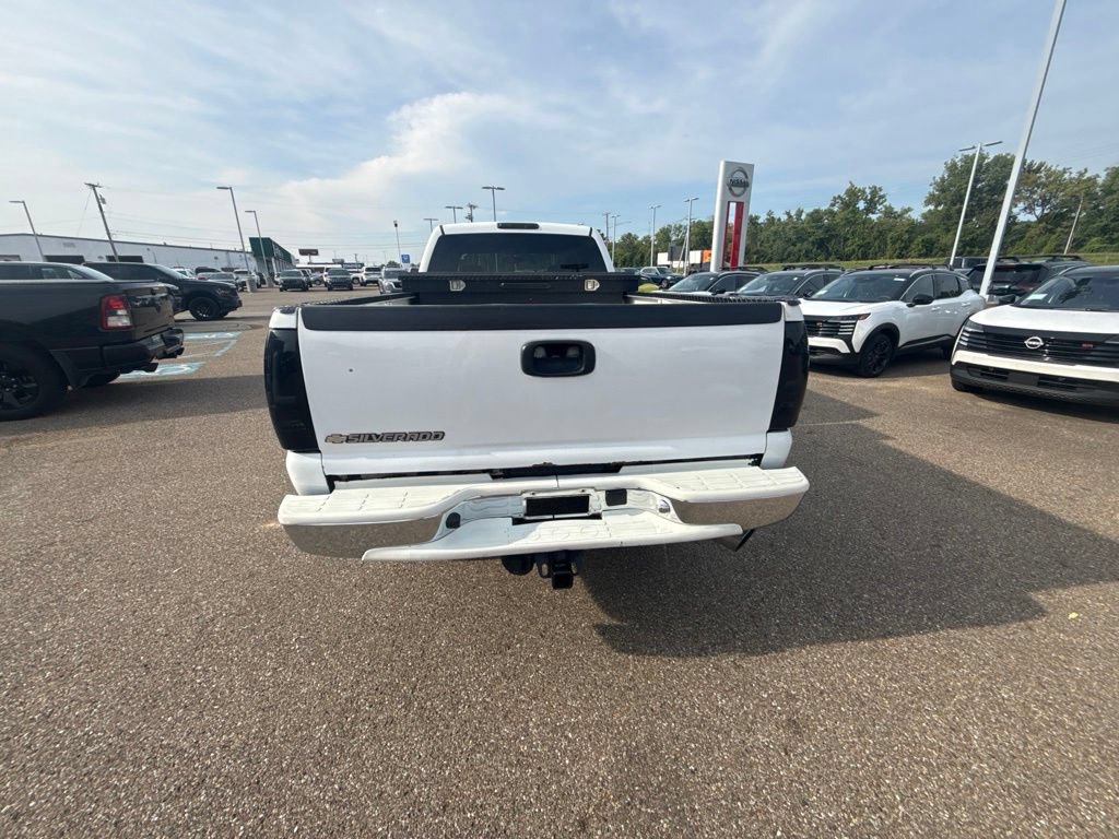 Used 2007 Chevrolet Silverado 2500 LT w/ Heavy-Duty Power Package AWD/4WD image 7