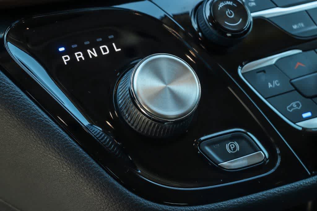 Used 2019 Chrysler Pacifica Limited w/ Advanced Safetytec Group FWD image 21