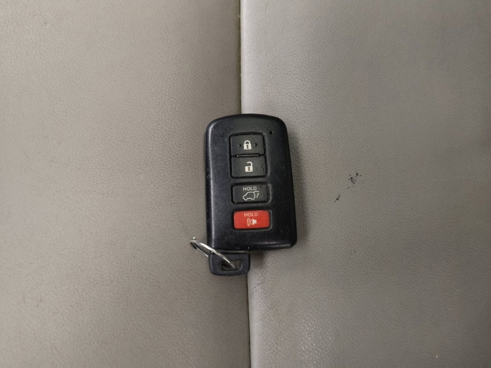 Used 2019 Toyota Highlander XLE FWD image 32