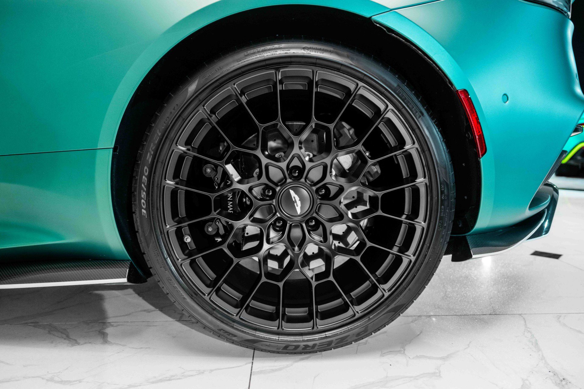 Used 2023 Aston Martin DBS Coupe RWD image 38