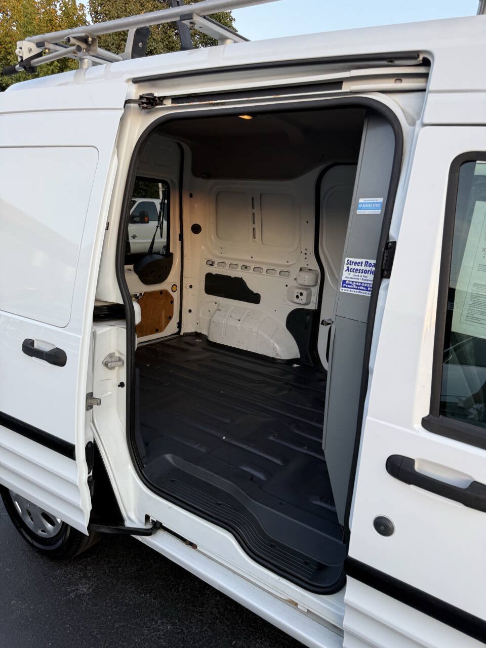 Used 2011 Ford Transit Connect XL FWD image 14