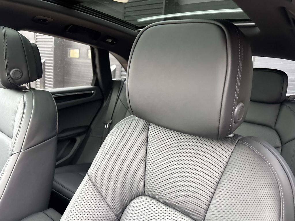 New 2026 Porsche Macan image 21