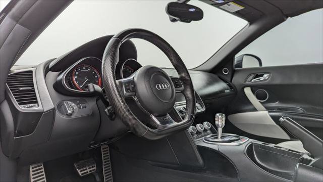 Used 2011 Audi R8 V10 w/ Enhanced Leather Pkg image 16