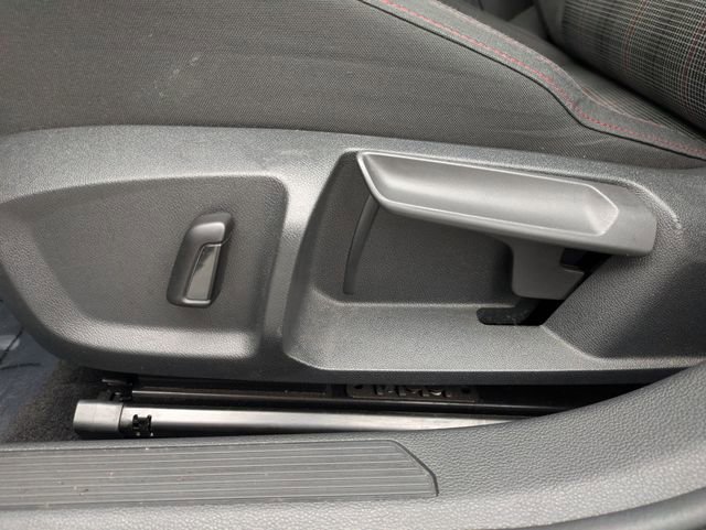 Used 2022 Volkswagen GTI SE image 13